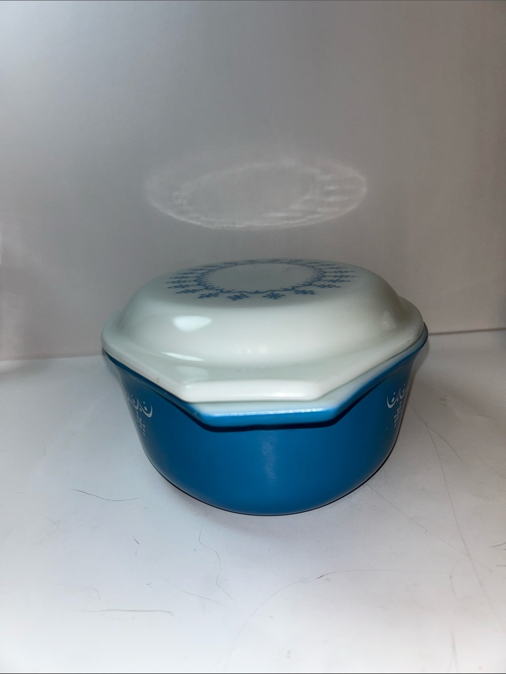 Vintage PYREX SNOWFLAKE Garland Casserole Dish W/Lid 1.5 QT. 043. #8 - Picture 7 of 17